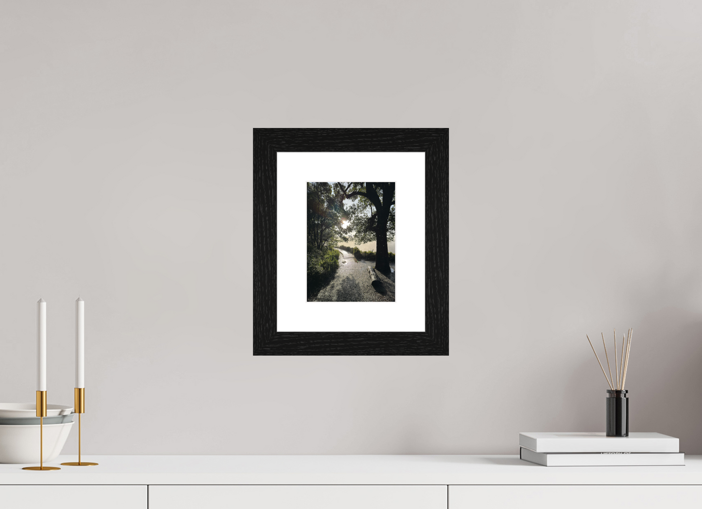 15 x 20 cm, Cadre noir Where Light and Water Weave Their Magic (Caroline Fourest)