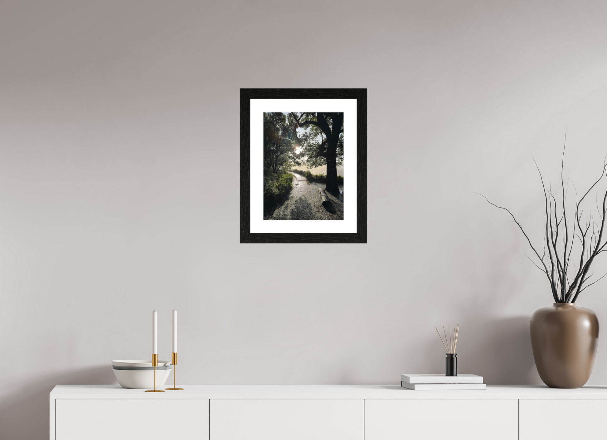 30 x 40 cm, Cadre noir Where Light and Water Weave Their Magic (Caroline Fourest)