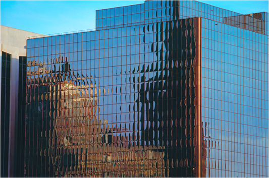 Light shows in a glass palace (Aline de Nanxe)