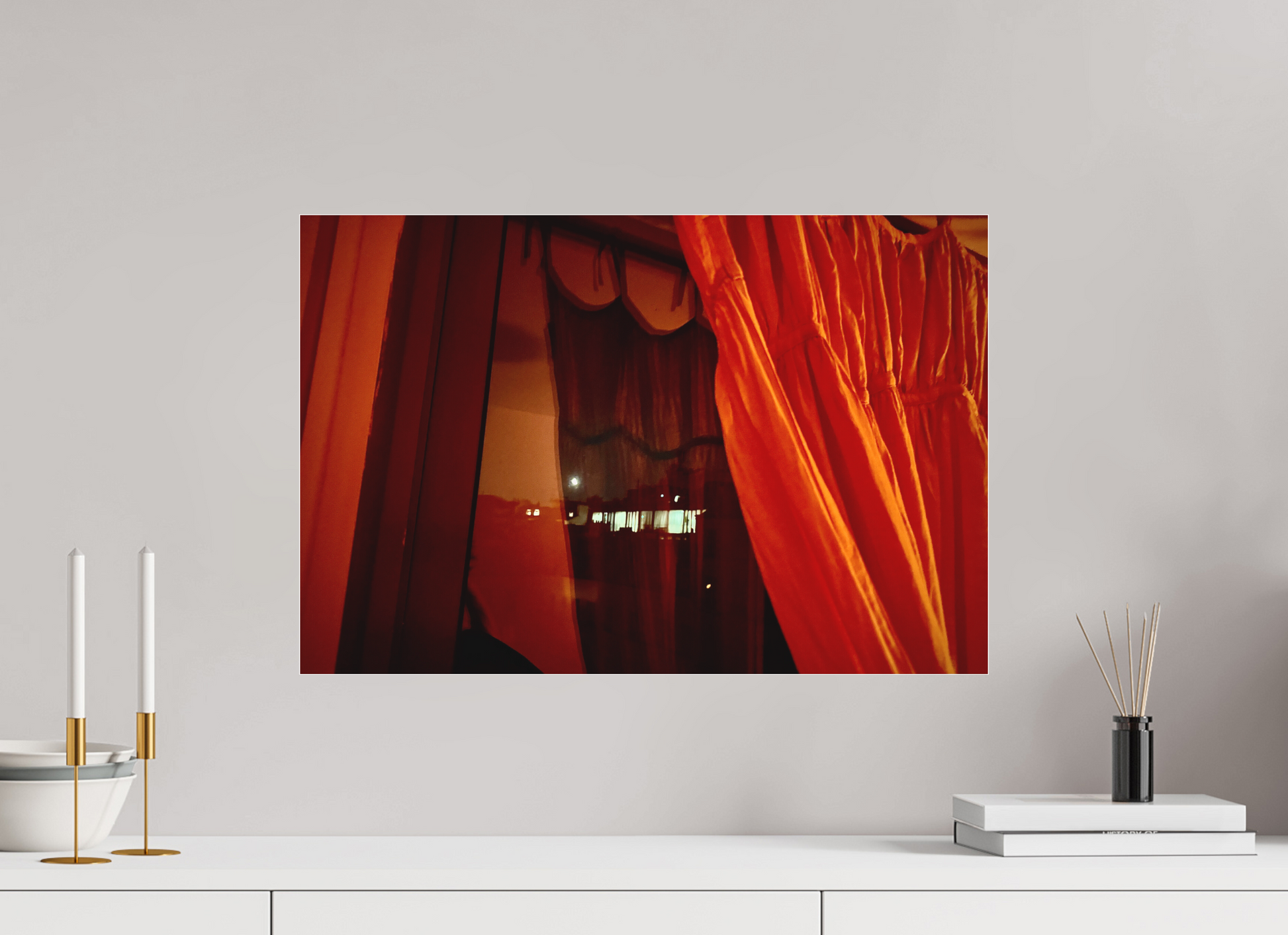 60 x 40 cm, Tirage photo sous Plexi mat Le rideau rouge (Marie Sicard)