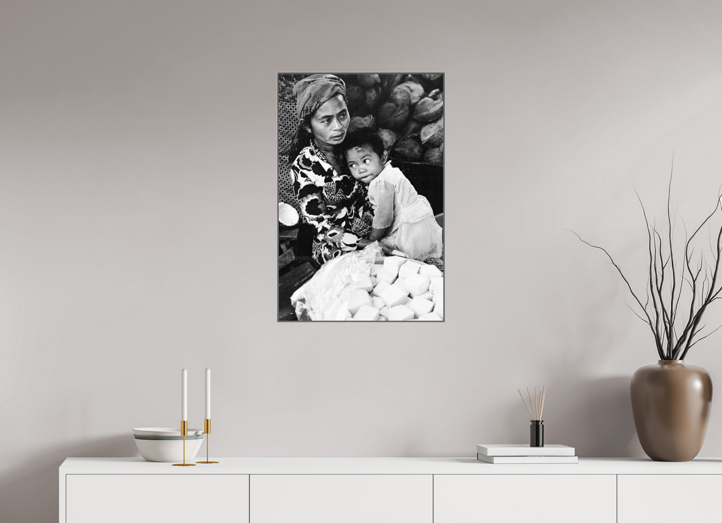 50 x 75 cm, Artbox aluminium argent Indonesia (1978) Photography : © Catherine Deudon / REIA (Catherine Deudon )