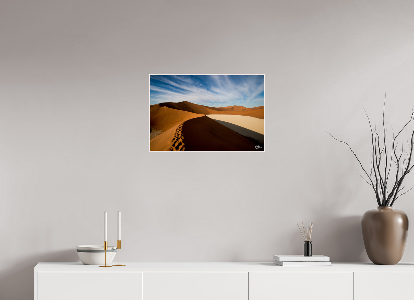 60 x 40 cm, Tirage photo métallisée ultraHD sous Plexi cadre Artbox Tiny Humans on a Desert Dune (Caroline Fourest)