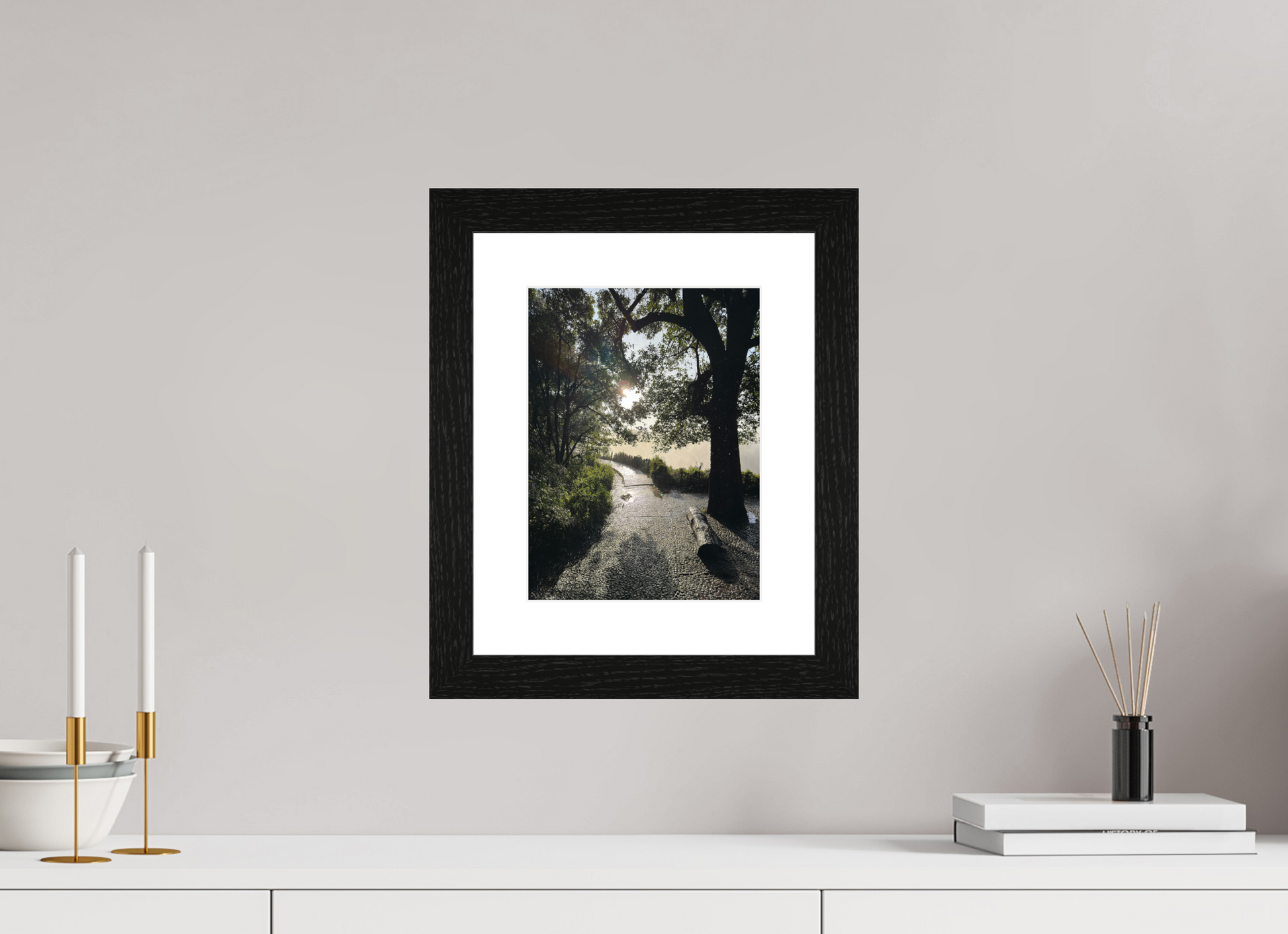 21 x 28 cm, Cadre noir Where Light and Water Weave Their Magic (Caroline Fourest)