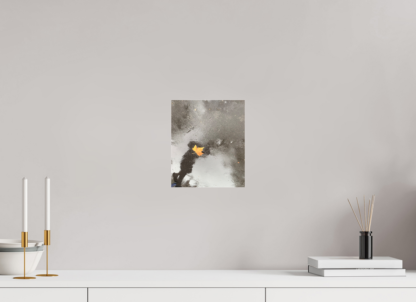 20 x 23,7 cm, Tirage photo sous Plexi mat "La pluie fait des miroirs dans la boue" #2 (Marie Sicard)