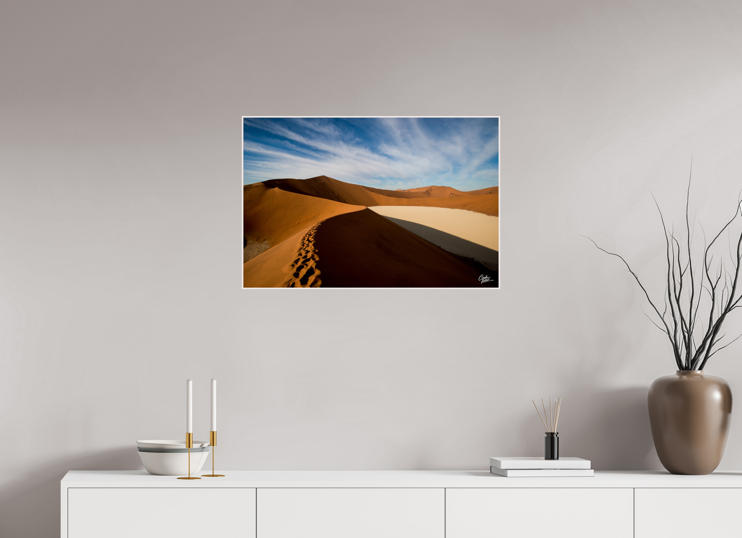 75 x 50 cm, Tirage photo métallisée ultraHD sous Plexi cadre Artbox Tiny Humans on a Desert Dune (Caroline Fourest)